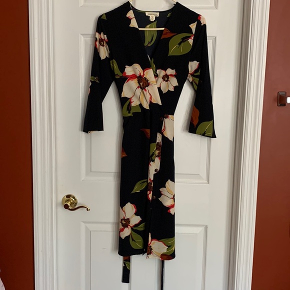 Monteau Dresses & Skirts - Beautiful dress size medium